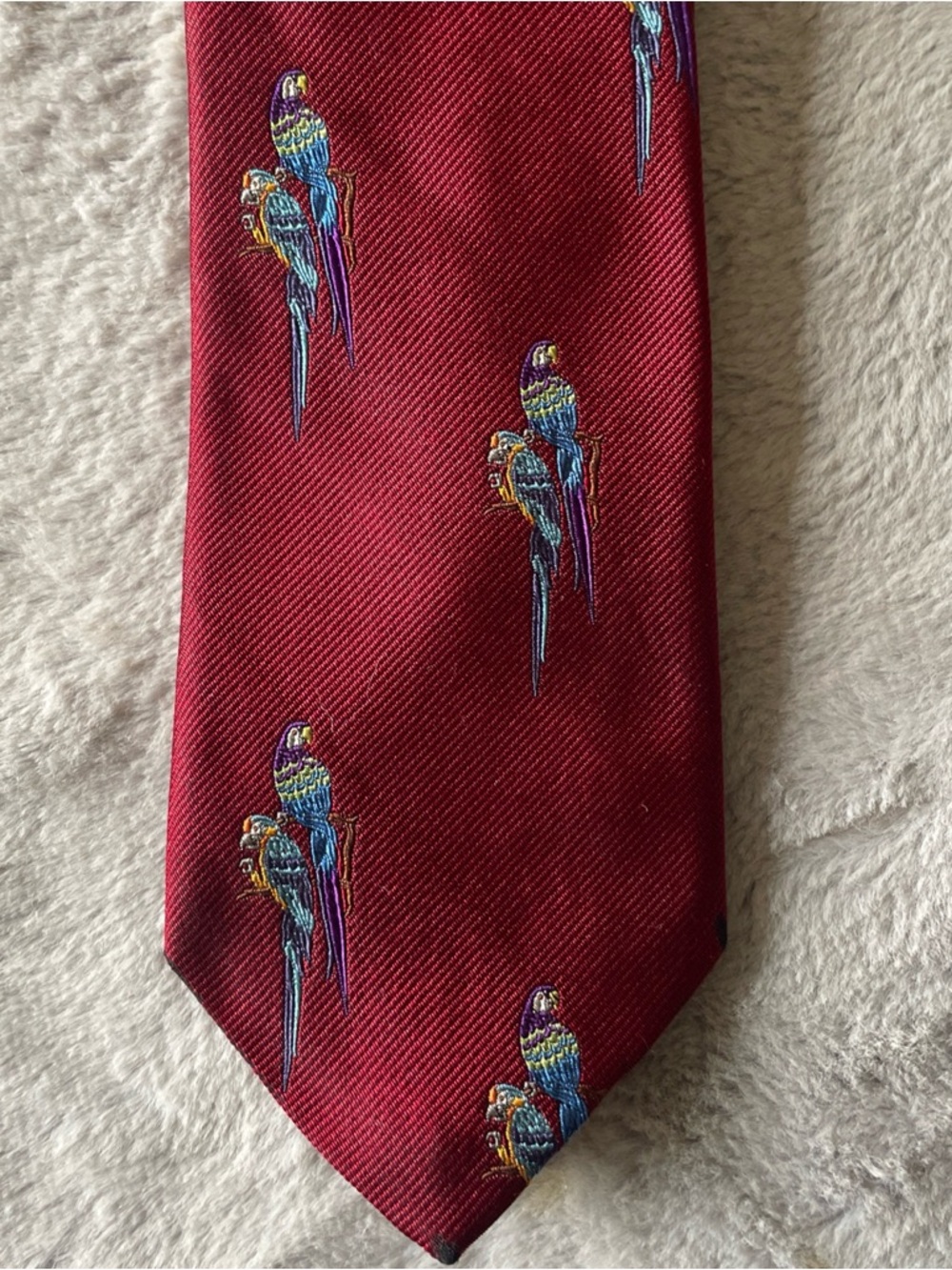 Vintage Briar designer Men's Burgundy Parrot Motif Tie
